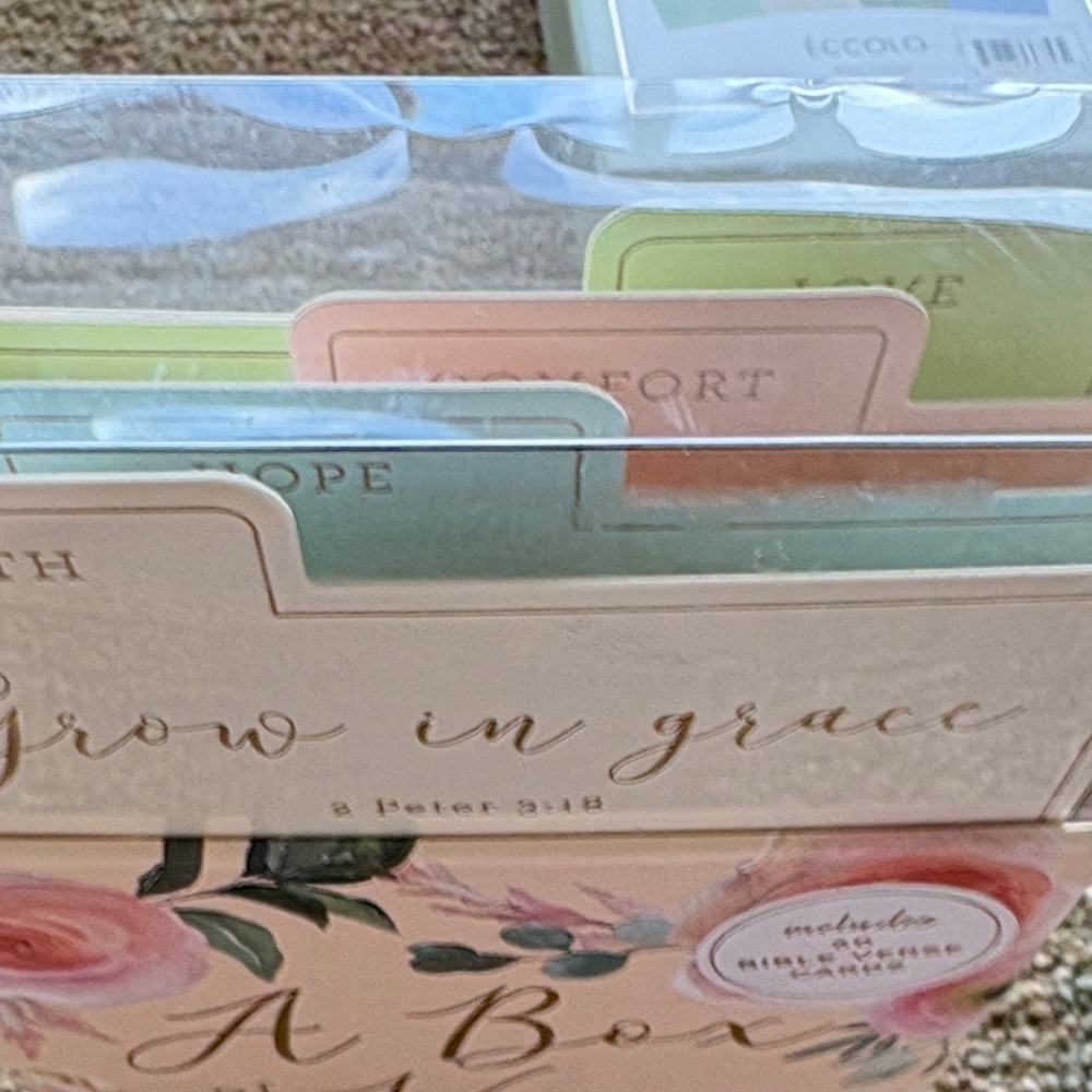 Eccolo A Box of Verse Scripture Cards - Pink and Gold - Picture 7 of 7